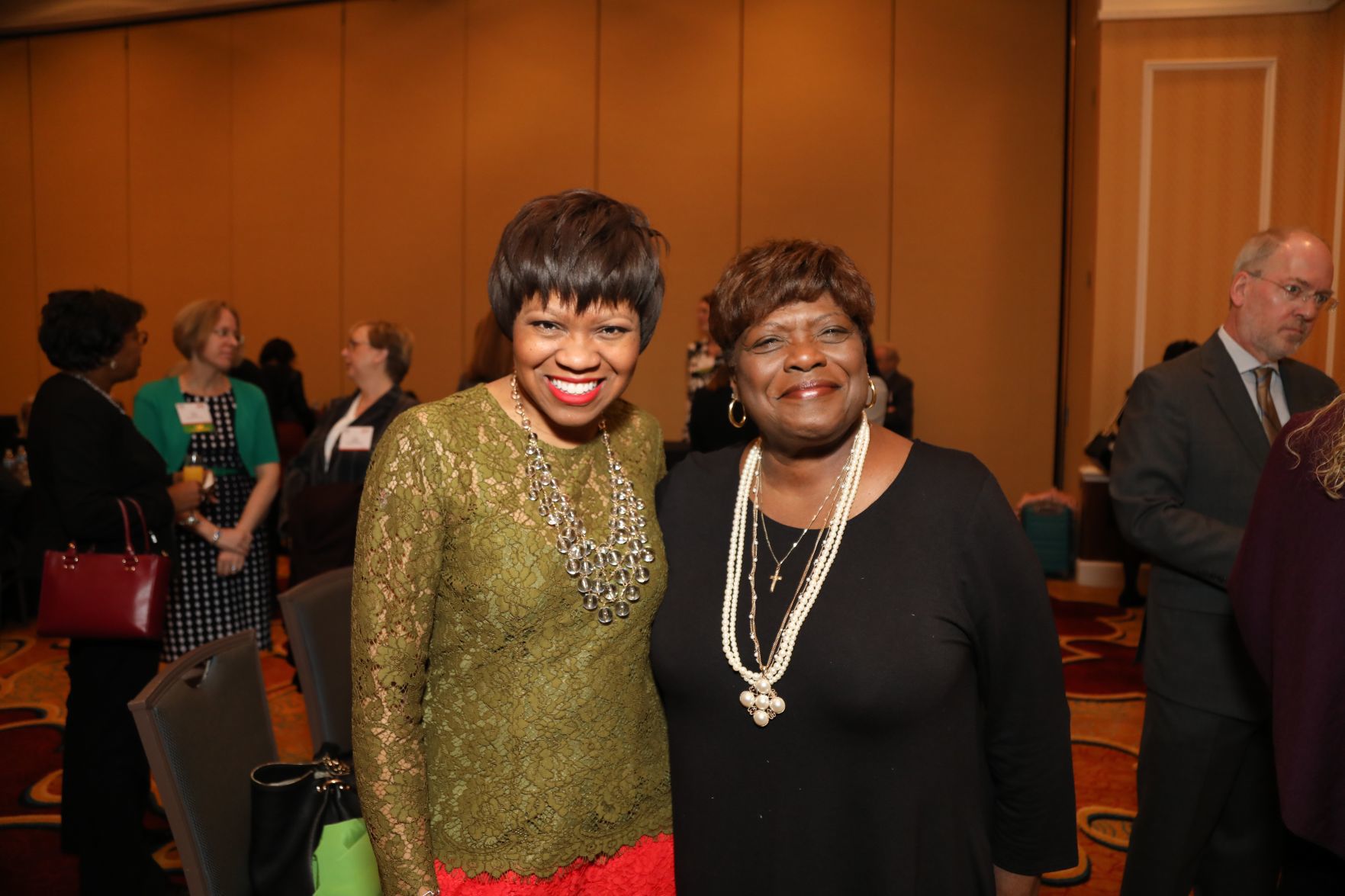 Nicole Roach, Ida Casey
